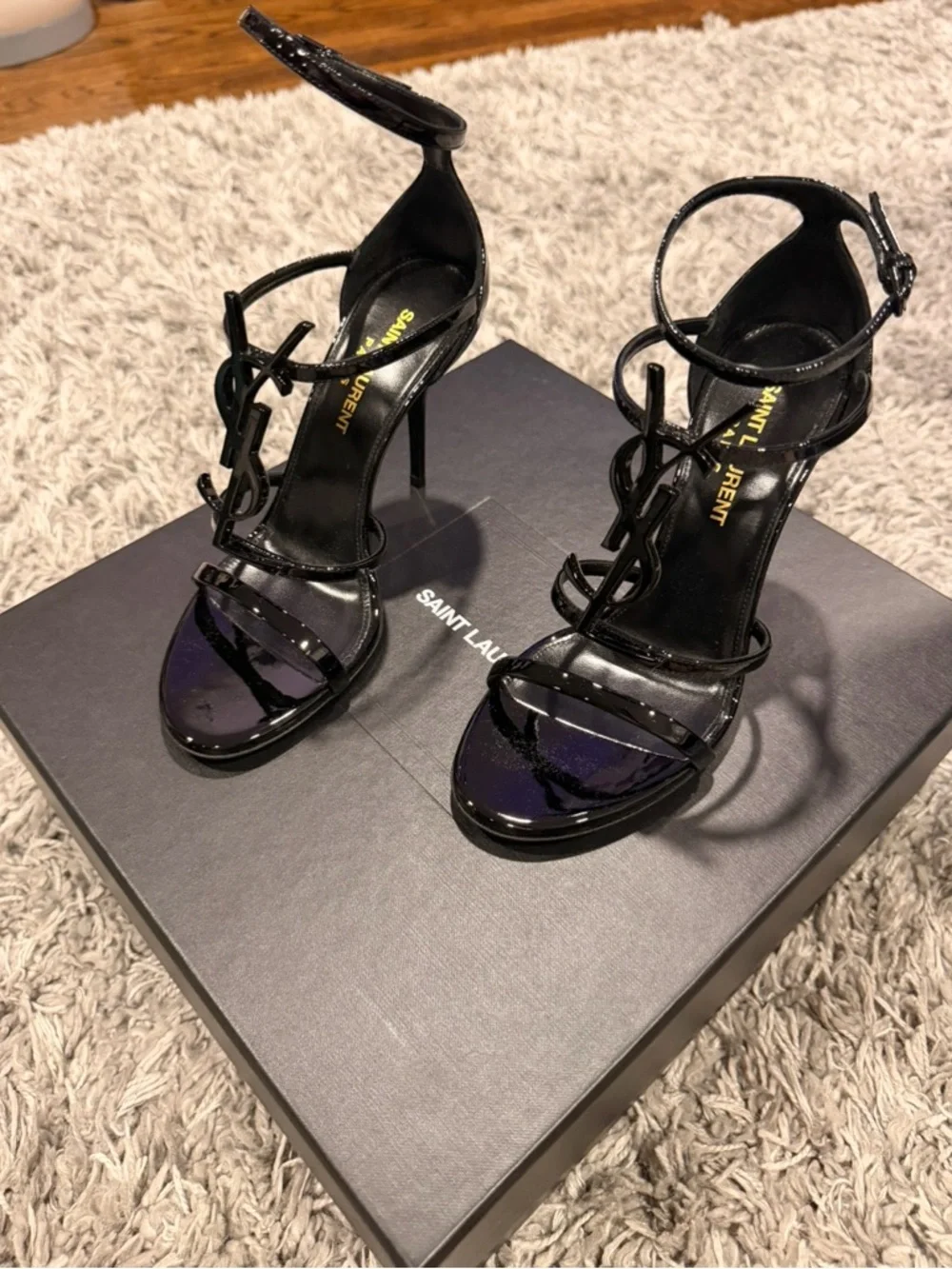 YSL Cassandra Sandals in Black Patent Leather - Size 35.5 US 5.5 - Picture 3 of 7